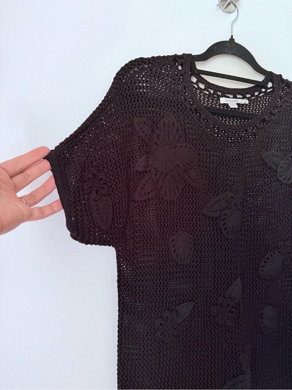 Chico's Black Crochet Knit Short Sleeve Sweater Floral Applique Boho Mesh Sz S - Picture 6 of 7